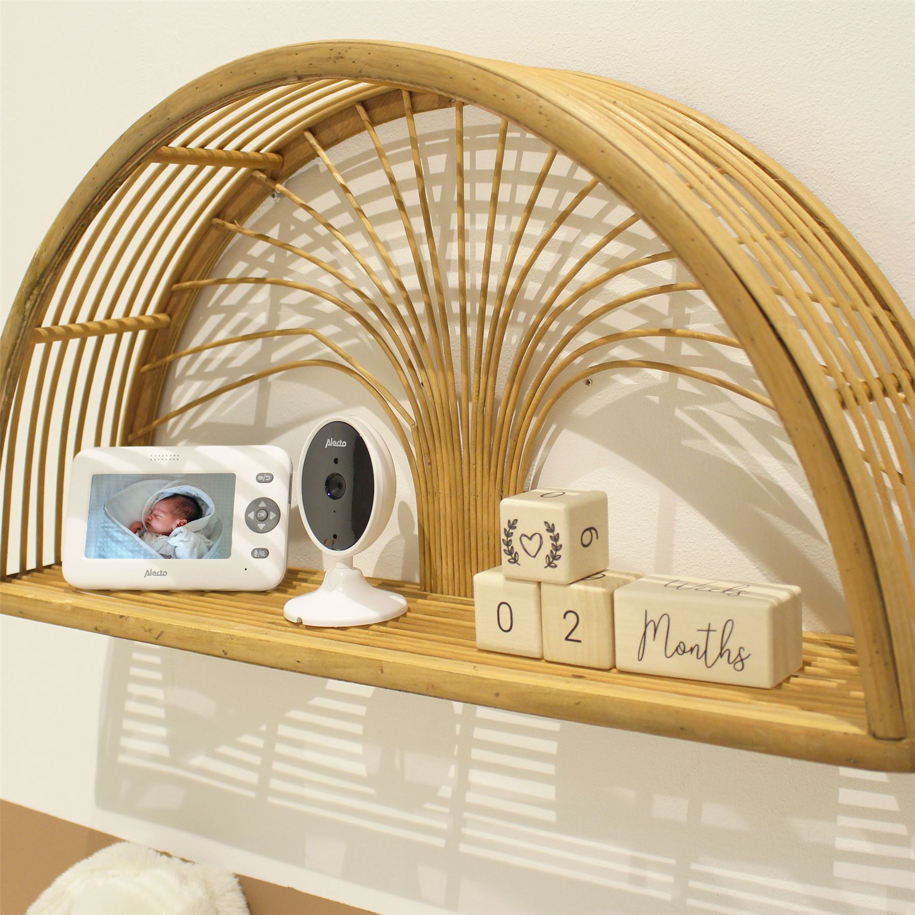 Alecto DVM-140 Video Baby Monitor with Camera, 4.3" Inch No Wifi Baby Monitor, Temperature, Night Vision, Lullaby, Two-Way Audio - White