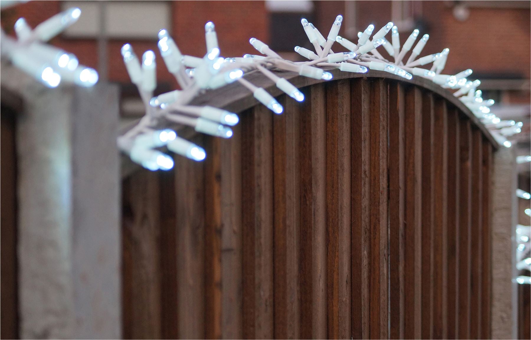 5m Easy-Connect Cool White 250 LED Cluster String Lights With Interconnectable White Rubber Cable