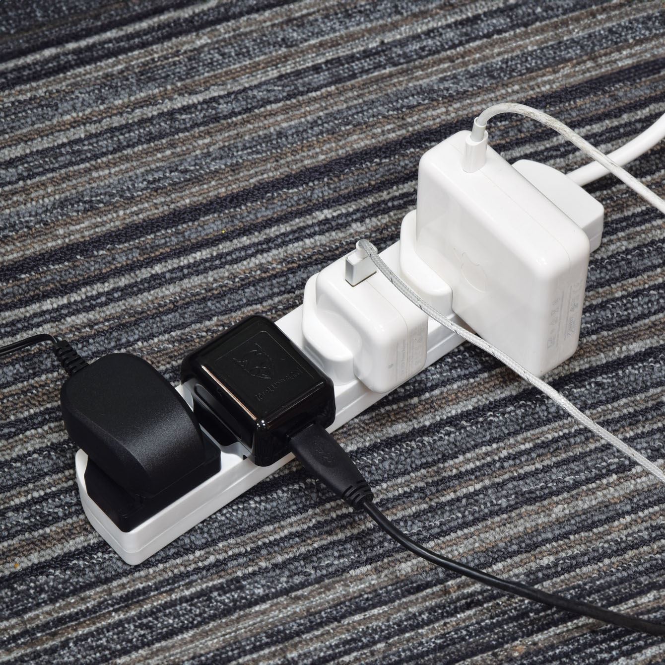 Mercury 4 Gang 1m Mains Powered Extension Leads - White