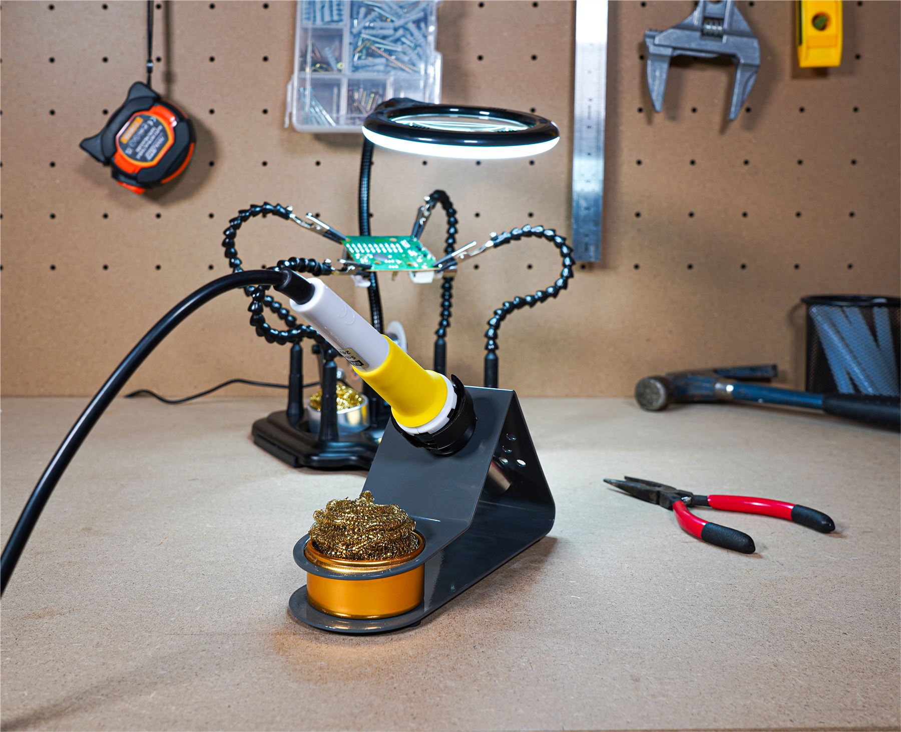 Metal Soldering Iron Stand with Brass Cleaning Ball