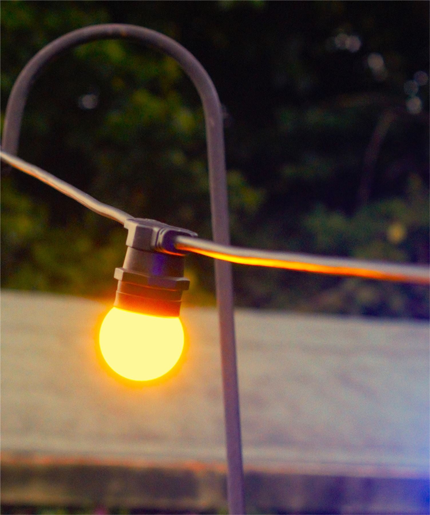 Easy-Connect Festoon 2W Yellow Coloured LED Golf Ball Anti Shatter Polycarbonate G45 E27