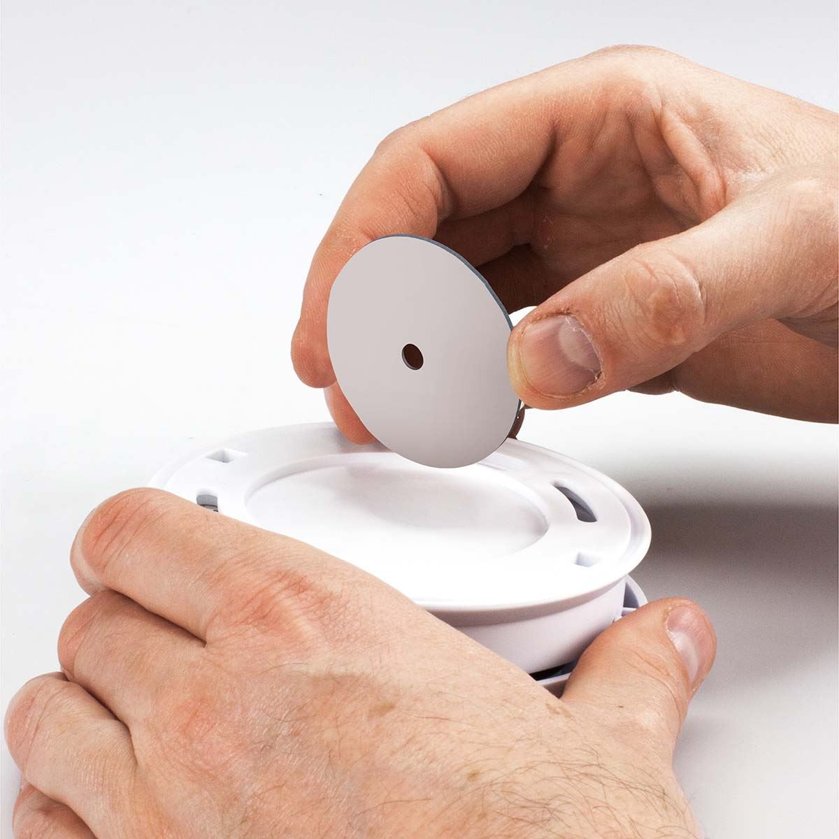 Alecto Magnetic Easy Mounting Kit for Smoke Alarms and Carbon Monoxide Detectors | 64mm Disc | 1 Pack