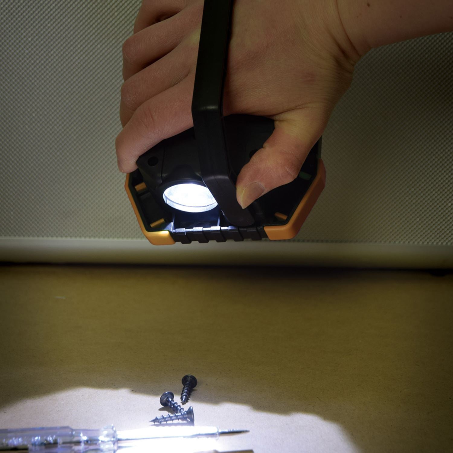 Mercury Compact Portable LED COB Bright Work Light and Torch, 2 in 1, Torch and Flood Work Light