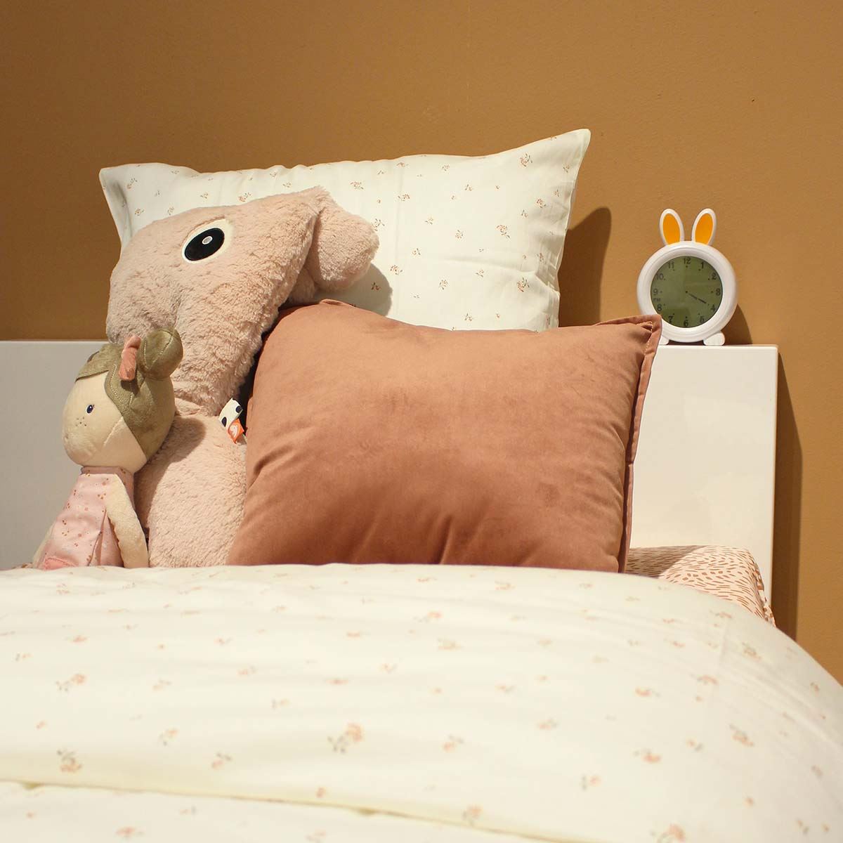 Alecto Childrens Sleep Trainer & Night Lamp Light / Alarm Clock Rory the Rabbit - White