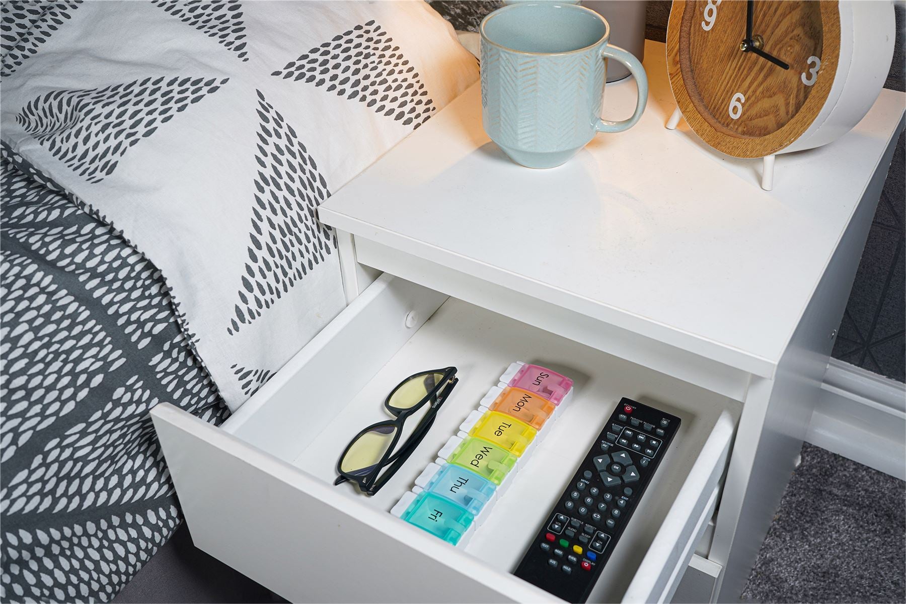 7 Day Weekly Pill Storage Box with Push Button Release.Medication Box,Weekday Medicine Storage,Ideal for Arthritis,Alzheimers,Dementia,Tablets