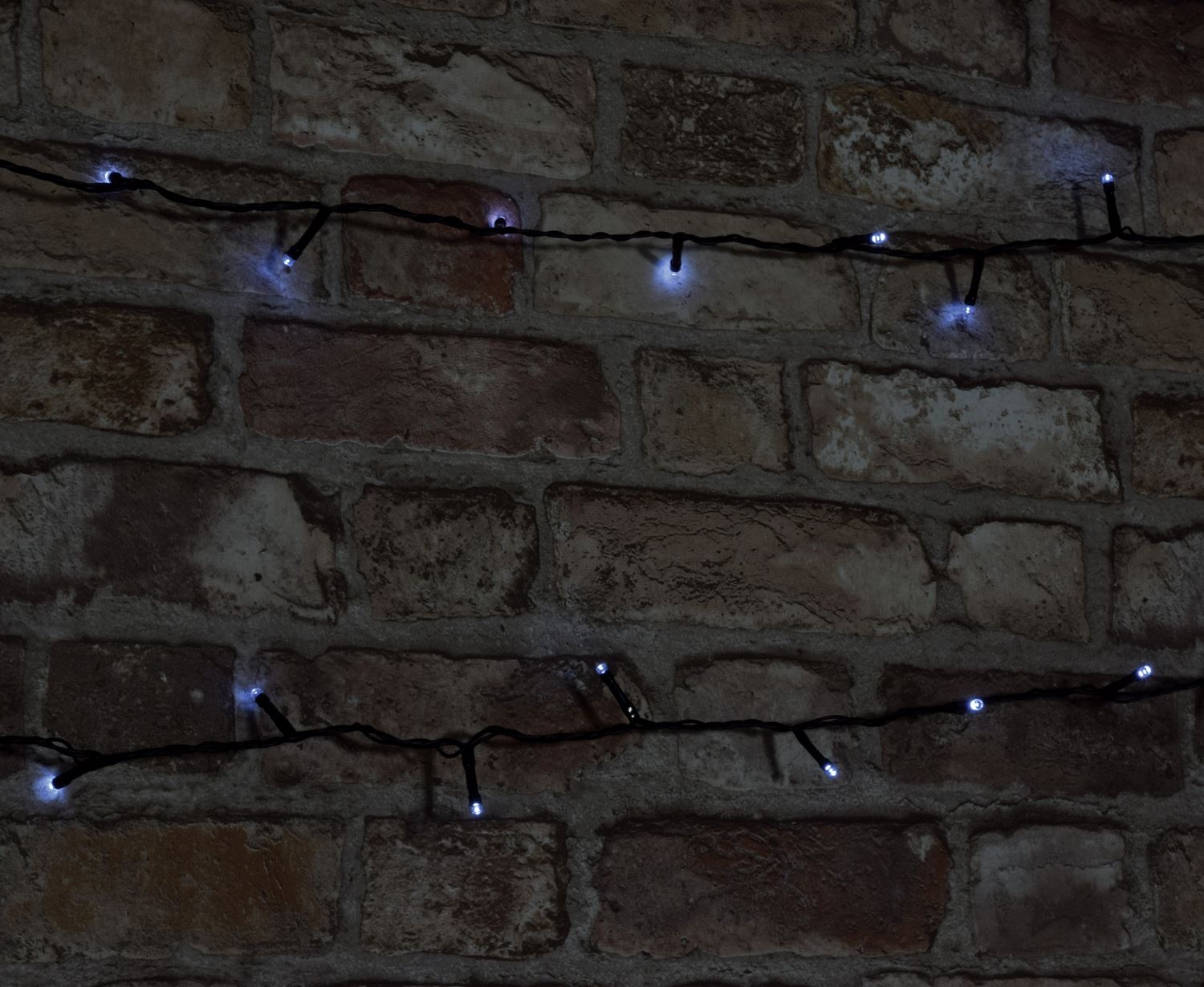 Lyyt Indoor / Outdoor 120 LED battery operated String Lights with Timer - Cool White