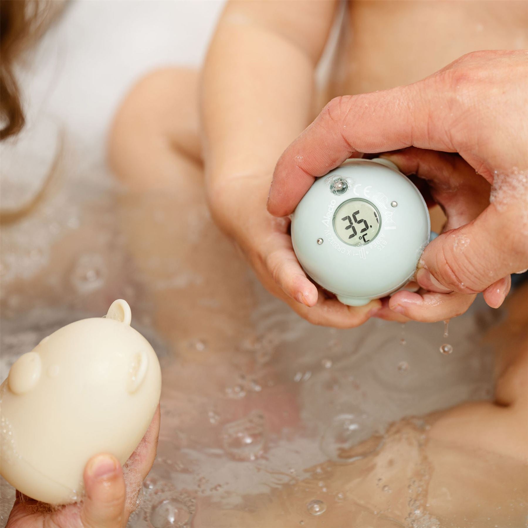 Alecto Set of Five Colourful Bath Toys with Water Temperature Thermometer for Babies and Children