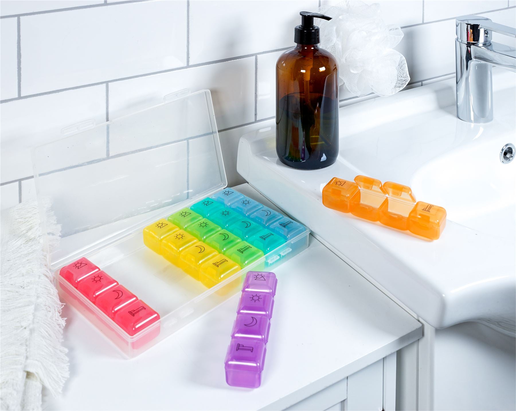 7 Day Weekly Pill Box with 4 Compartments per Day.Supplied in a Clear Clip Shut Case,