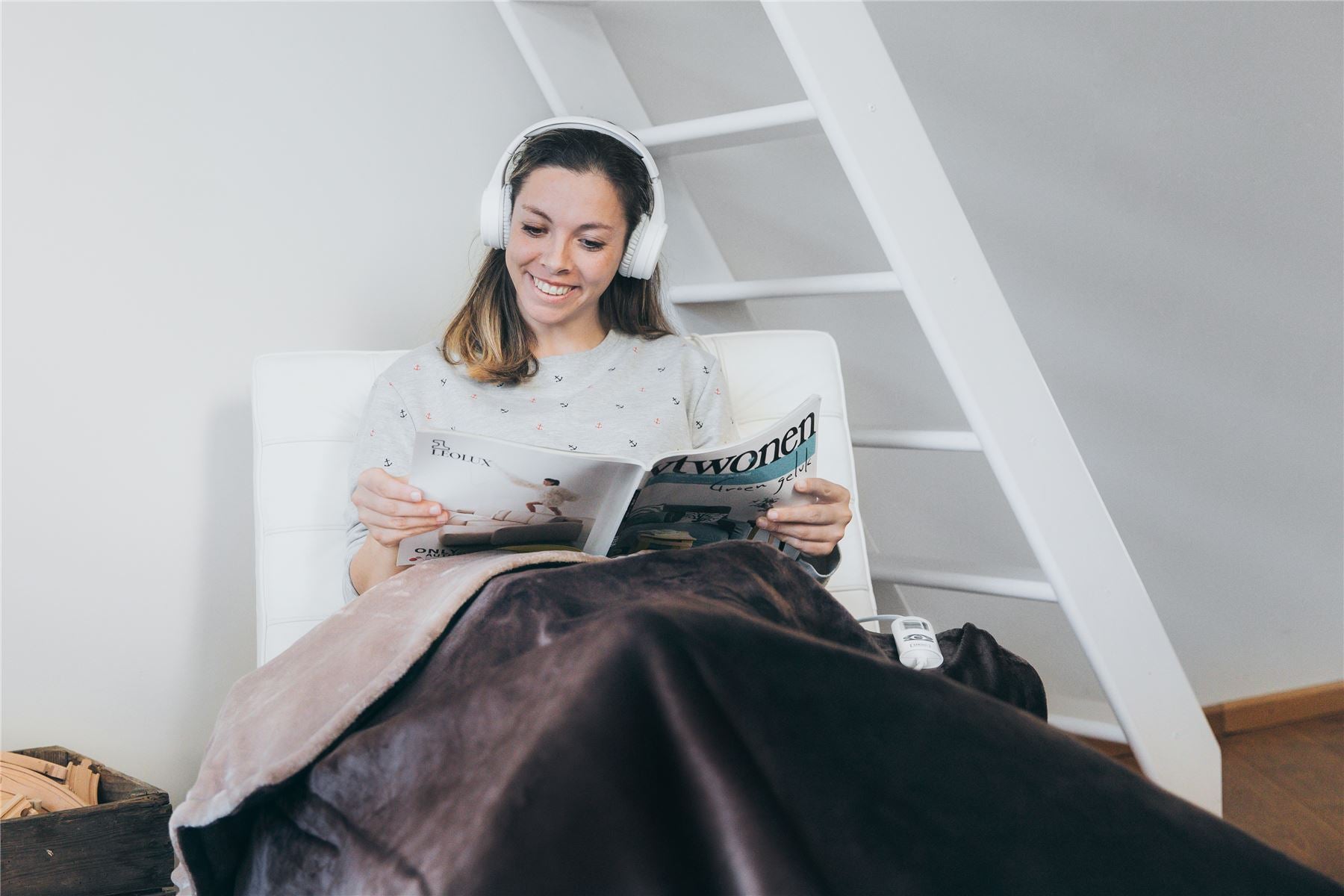 Lenco 330WH Bluetooth® Headphones  IPX Splashproof | White