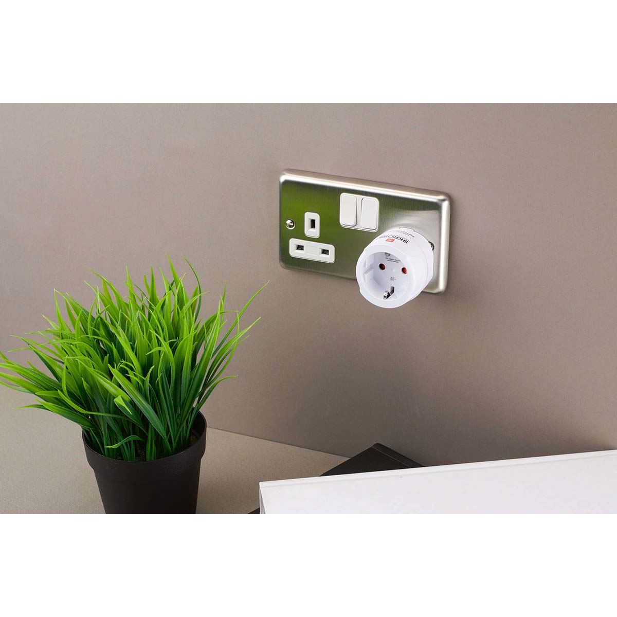 Skross Travel Adapter Europe to UK Earthed
