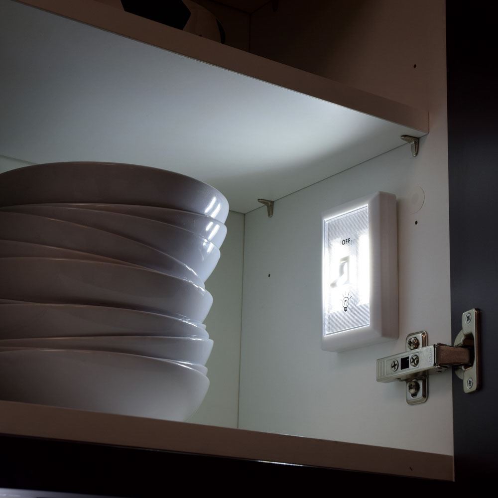 Super Bright Switch Light LED Wireless Stick Peel Magnetic | Battery Powered | Ideal for Garage / Shed / Cupboards