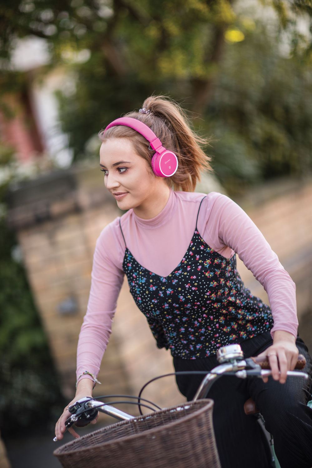 Av:link Foldable Stereo Bluetooth Headphones Wireless Headset Mic MP3 FM SD Slot Smartphone - Pink