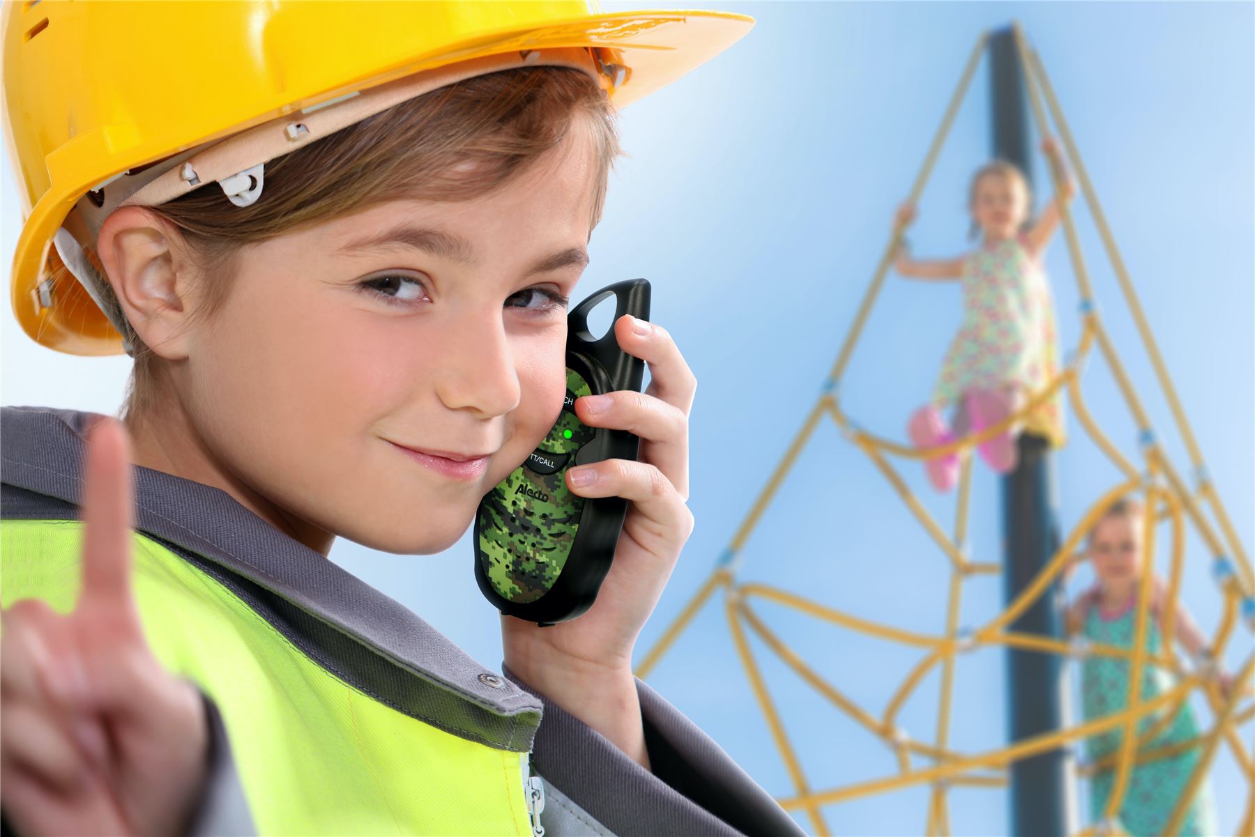 Alecto Walkie-Talkie Set | 2 Handsets | Up to 3 km | Frequency channels: 3 | up to 3 Hours | Camouflage