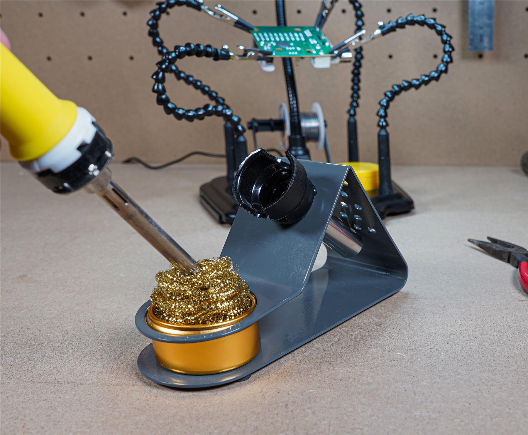 Metal Soldering Iron Stand with Brass Cleaning Ball