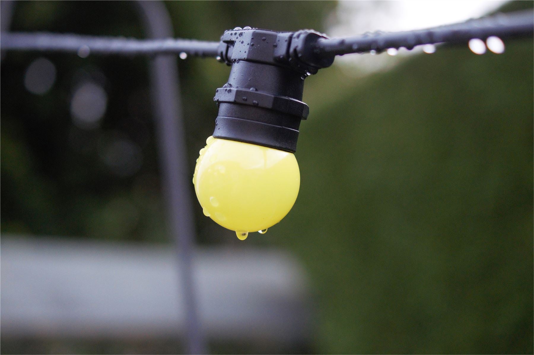 Easy-Connect Festoon 2W Yellow Coloured LED Golf Ball Anti Shatter Polycarbonate G45 E27