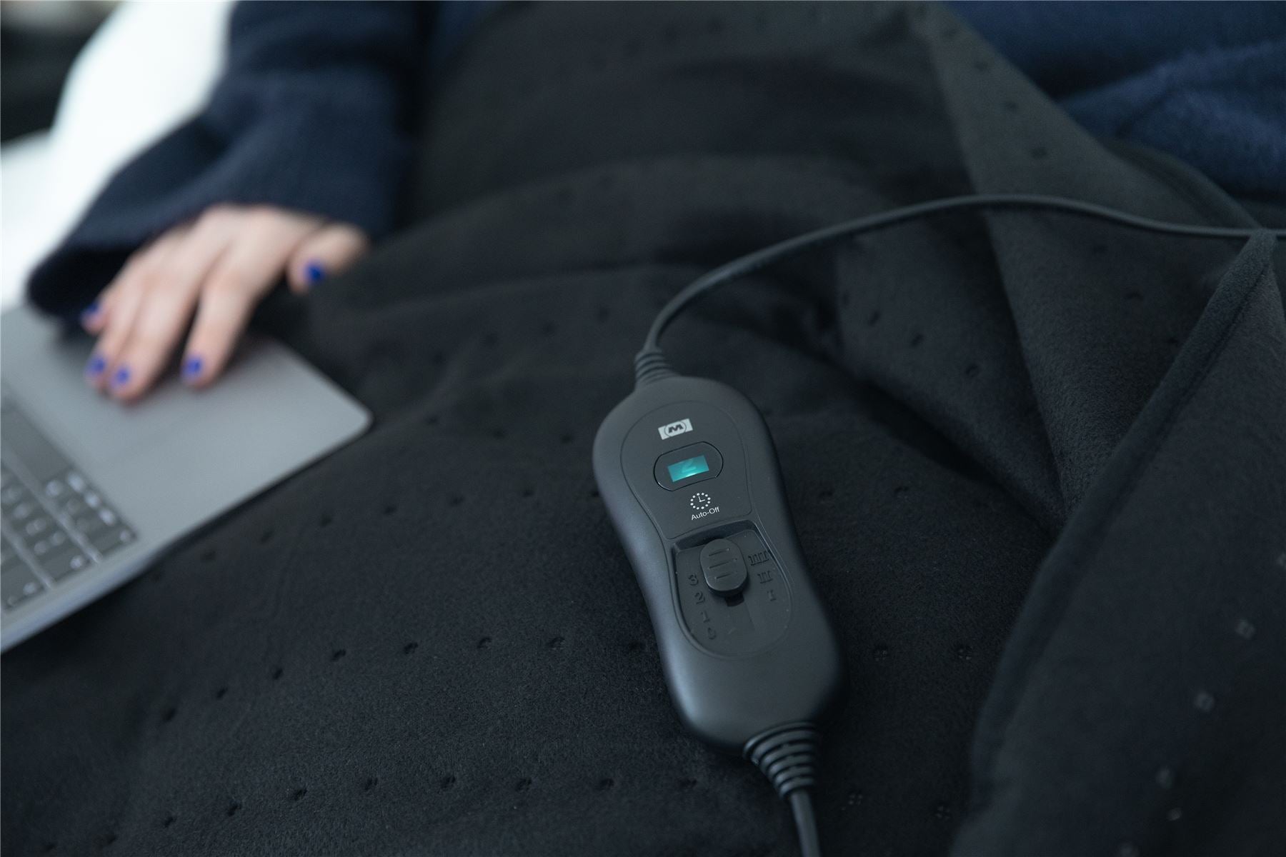 MELISSA Heated Undernlanket/Over-blanket, Electric heated throw 80 x 130cm, Black, 3 Levels, Timer Auto-Off, Machine Washable, Soft and Full Body Warming, Sofa Bed Office Use, Warm blanket, Electric throw