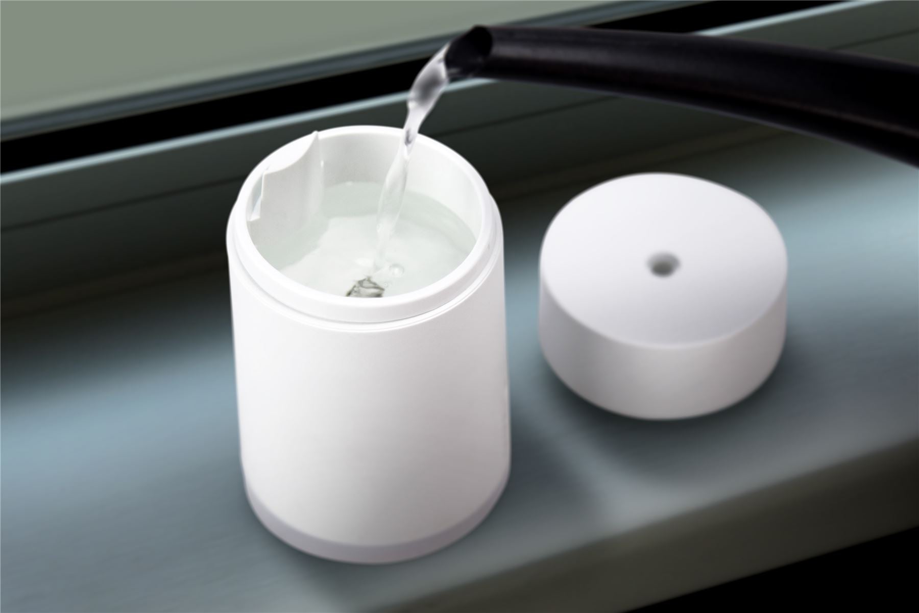 Fysic Ultrasonic Air Humidifier uses Ultrasonic Cooling Vapour Technology / Aroma Fragrance - White