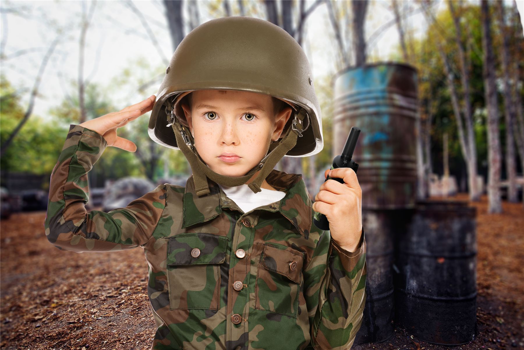 Alecto Walkie-Talkie Set | 2 Handsets | Up to 7 km | LCD | Frequency channels: 8 | VOX | up to 3 Hours | Camouflage