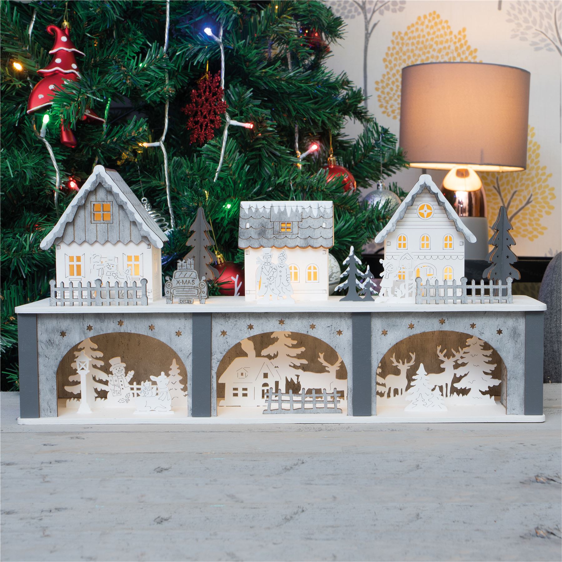 Wooden Light Up LED Christmas Festive Village Reindeer Scene Battery Powered