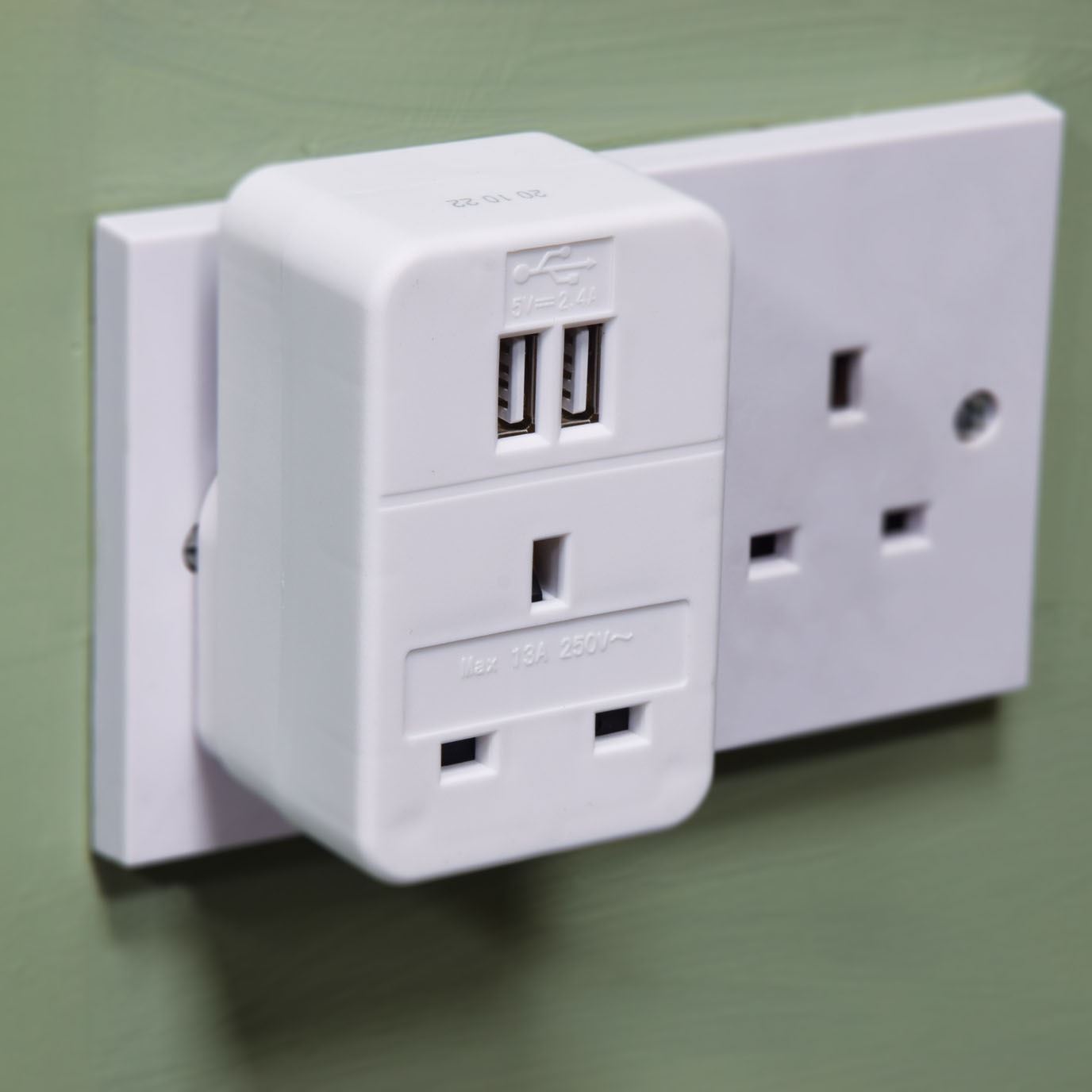 Mercury Plug Through UK Mains Charger with Dual USB Ports 2.4A for Smartphone / Tablet