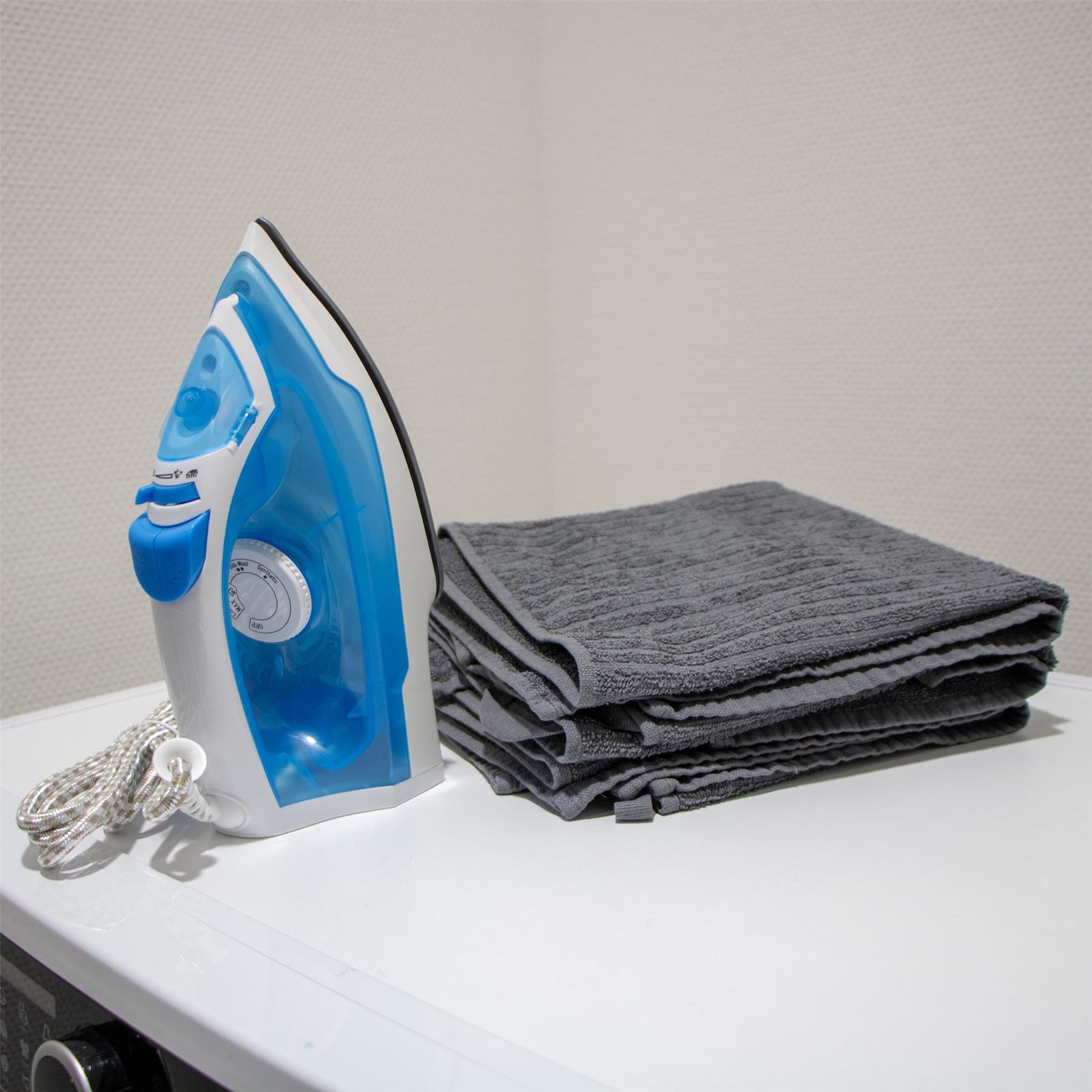 MELISSA Steam Iron 2000W, Powerful Fast Heating, Adjustable Steam Control, Vertical Steam Spray Function, 200ml Water Tank, Non-Stick Stainless Steel Soleplate - Blue