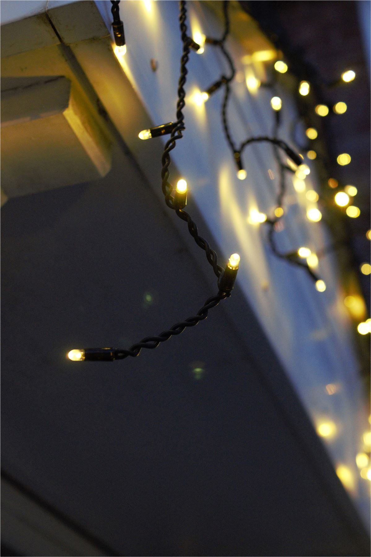 2m Easy-Connect Warm White 60 Icicle Lights Black Rubber With 60/40/20cm Drop
