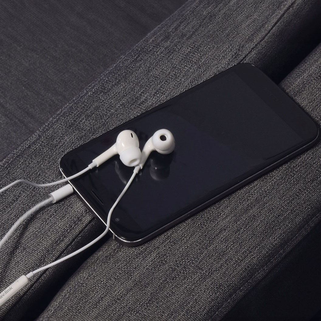 Av:link Digital 3.5mm Wired Stereo Earphones with Call / Track Control White