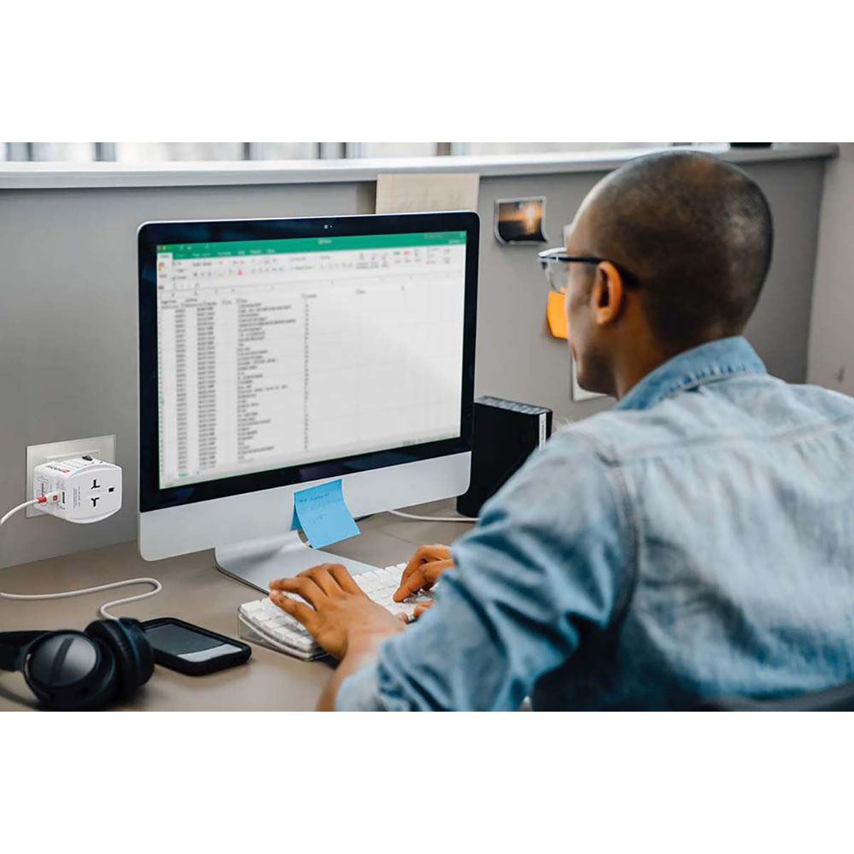 Skross Travel Adapter 2-pole world travel adapter with integrated Dual USB Charger (1x USB C & 1 x USB) 45 Watt Power Delivery