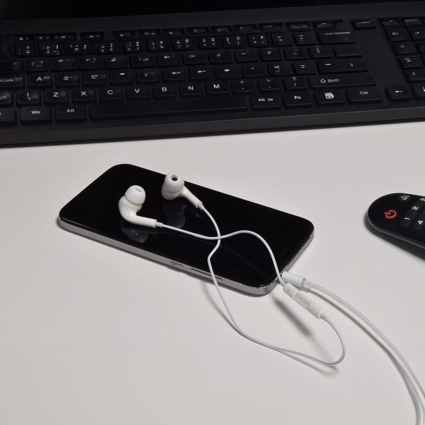 Av:link Digital 3.5mm Wired Stereo Earphones with Call / Track Control White