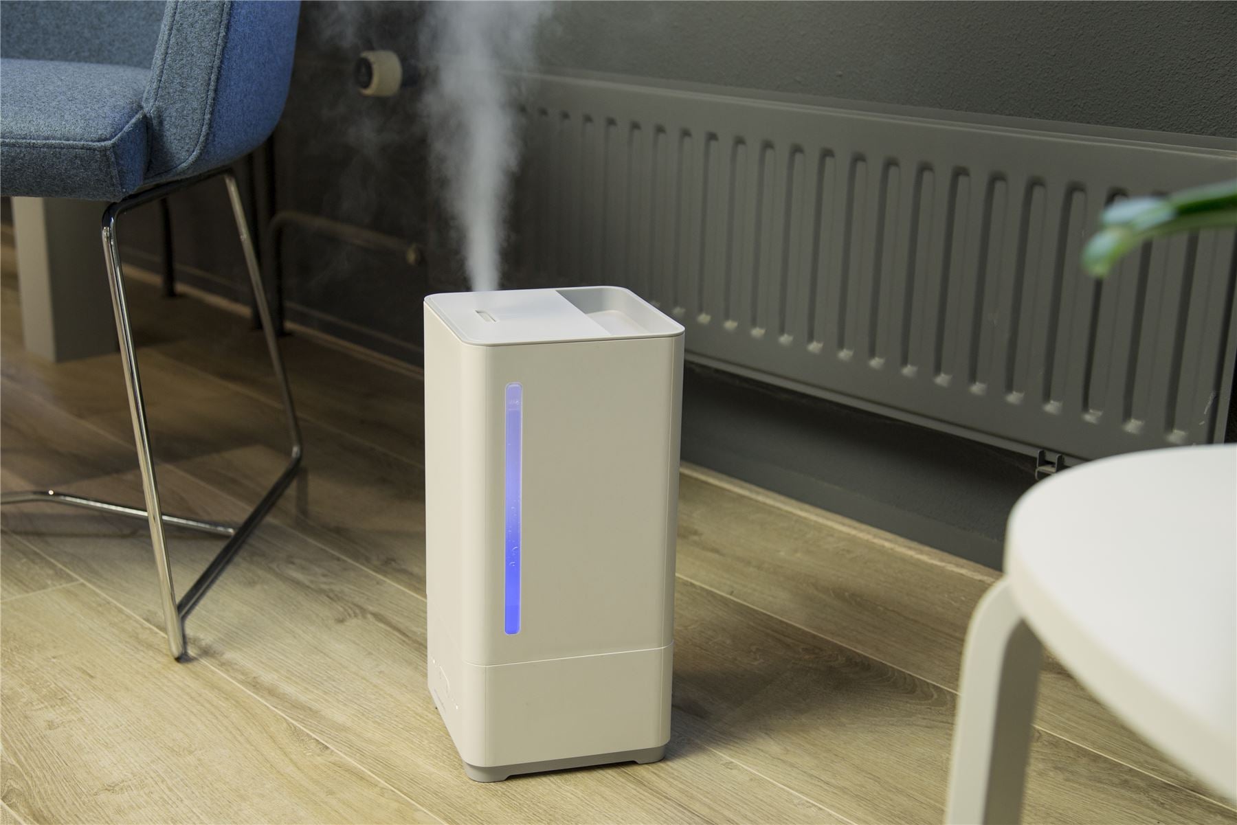Fysic Ultrasonic Air Humidifier uses Ultrasonic Cooling Vapour Technology / Aroma Fragrance - White