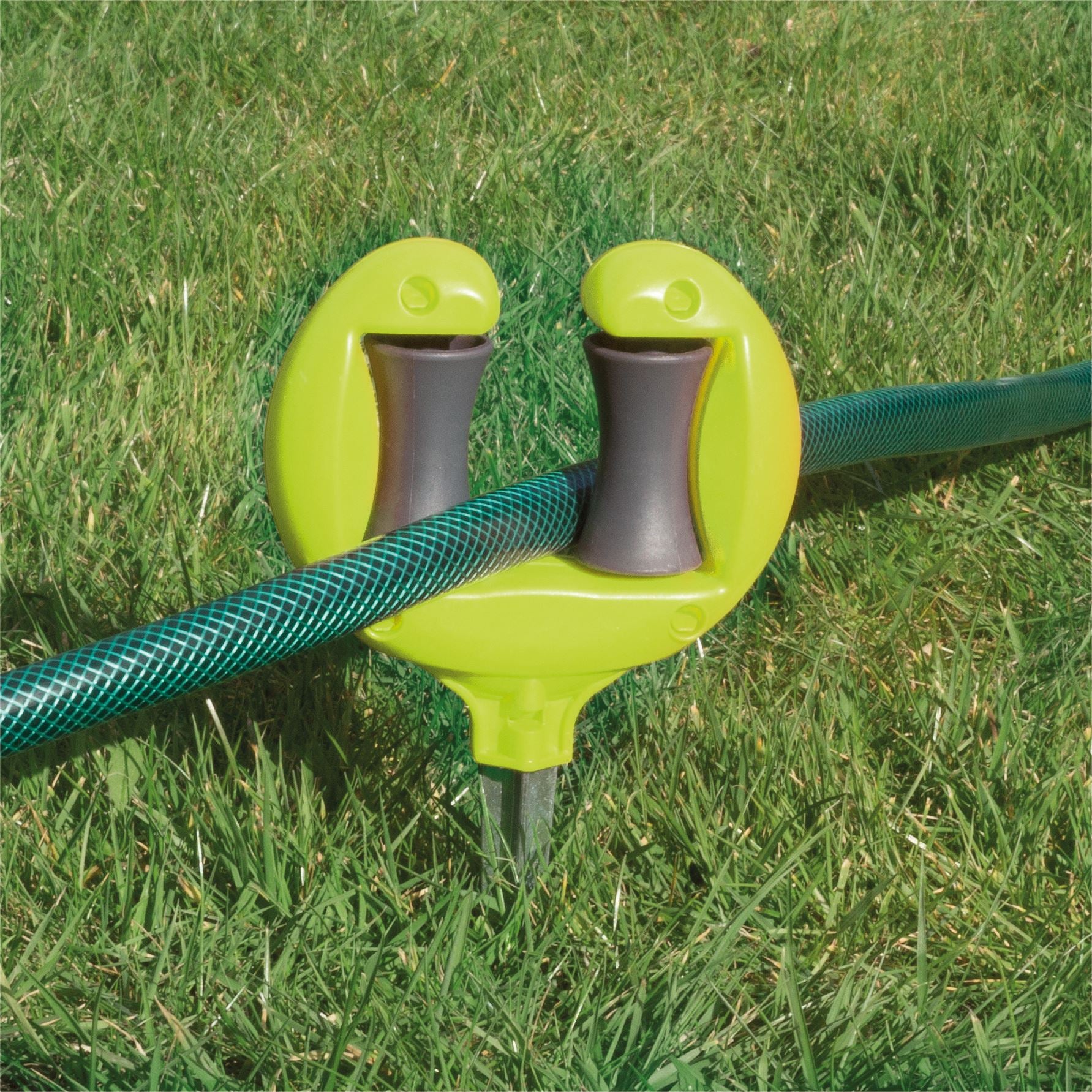 Garden Hose Pipe Guide with Metal Ground Spike