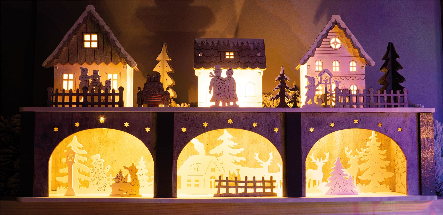 Wooden Light Up LED Christmas Festive Village Reindeer Scene Battery Powered