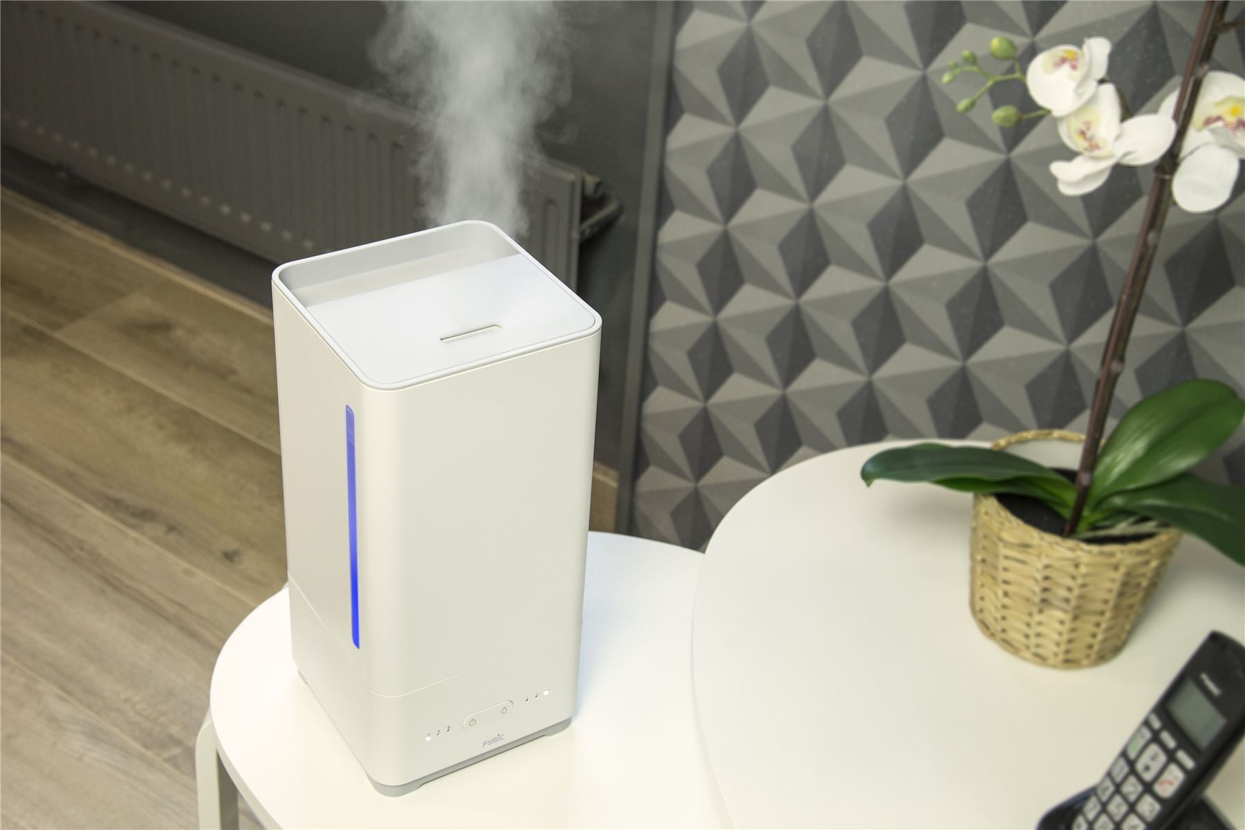 Fysic Ultrasonic Air Humidifier uses Ultrasonic Cooling Vapour Technology / Aroma Fragrance - White