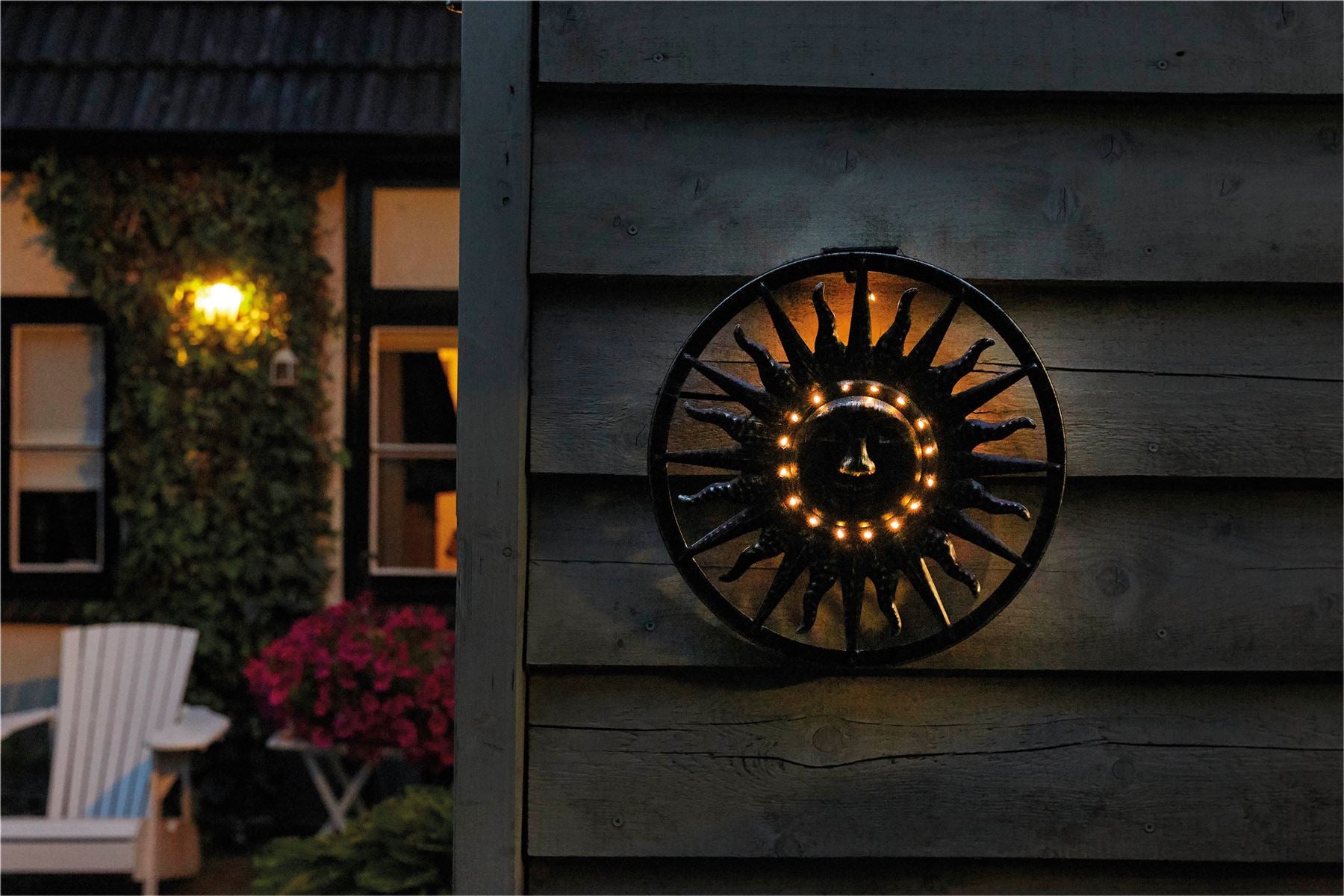 Solar LED Wall Light Smiling Sun Ornament Brushed Silver
