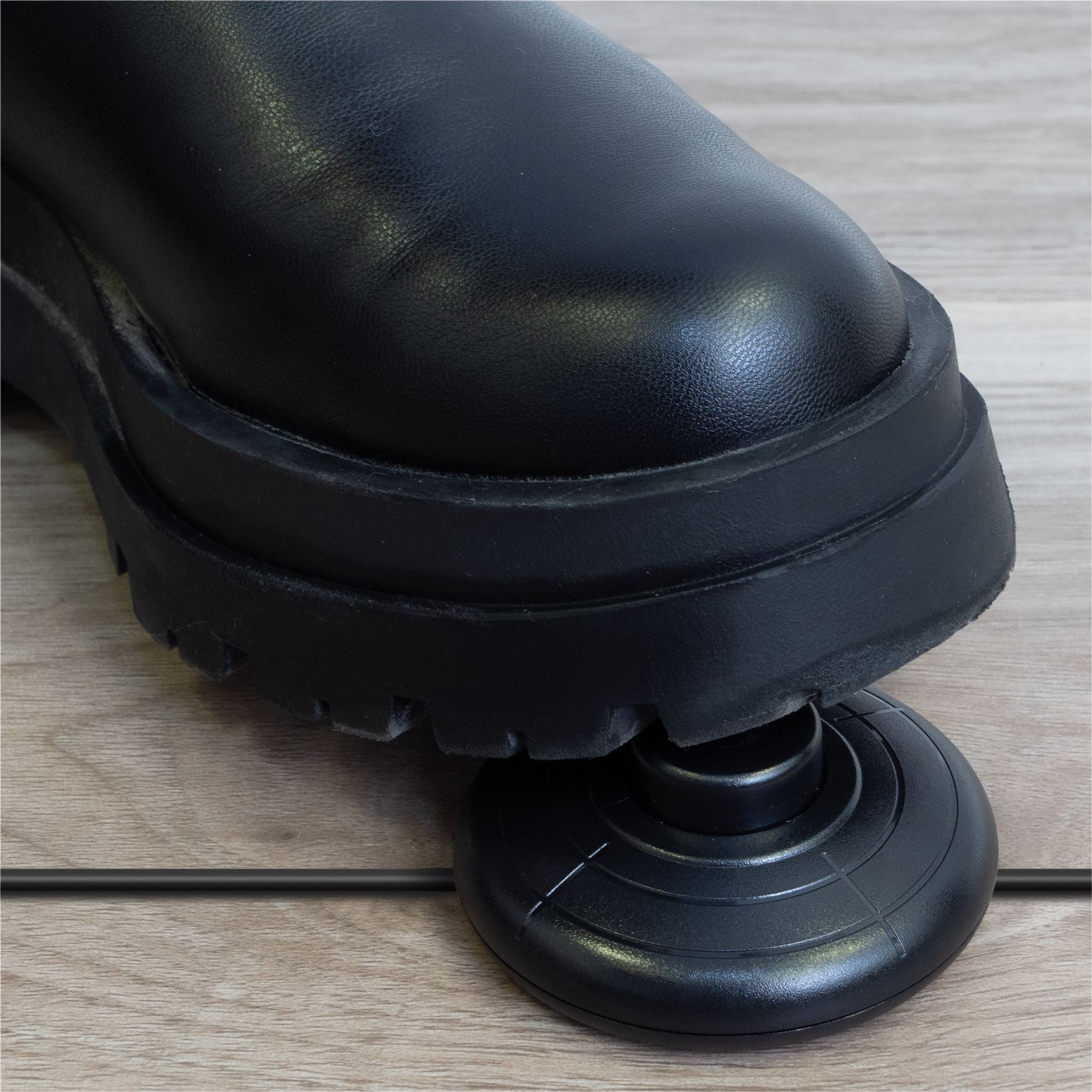 Round Foot Push Button Switch Press Pedal, for use with Floor Lamp, Standing Lamp, Table Lights, and more - Black