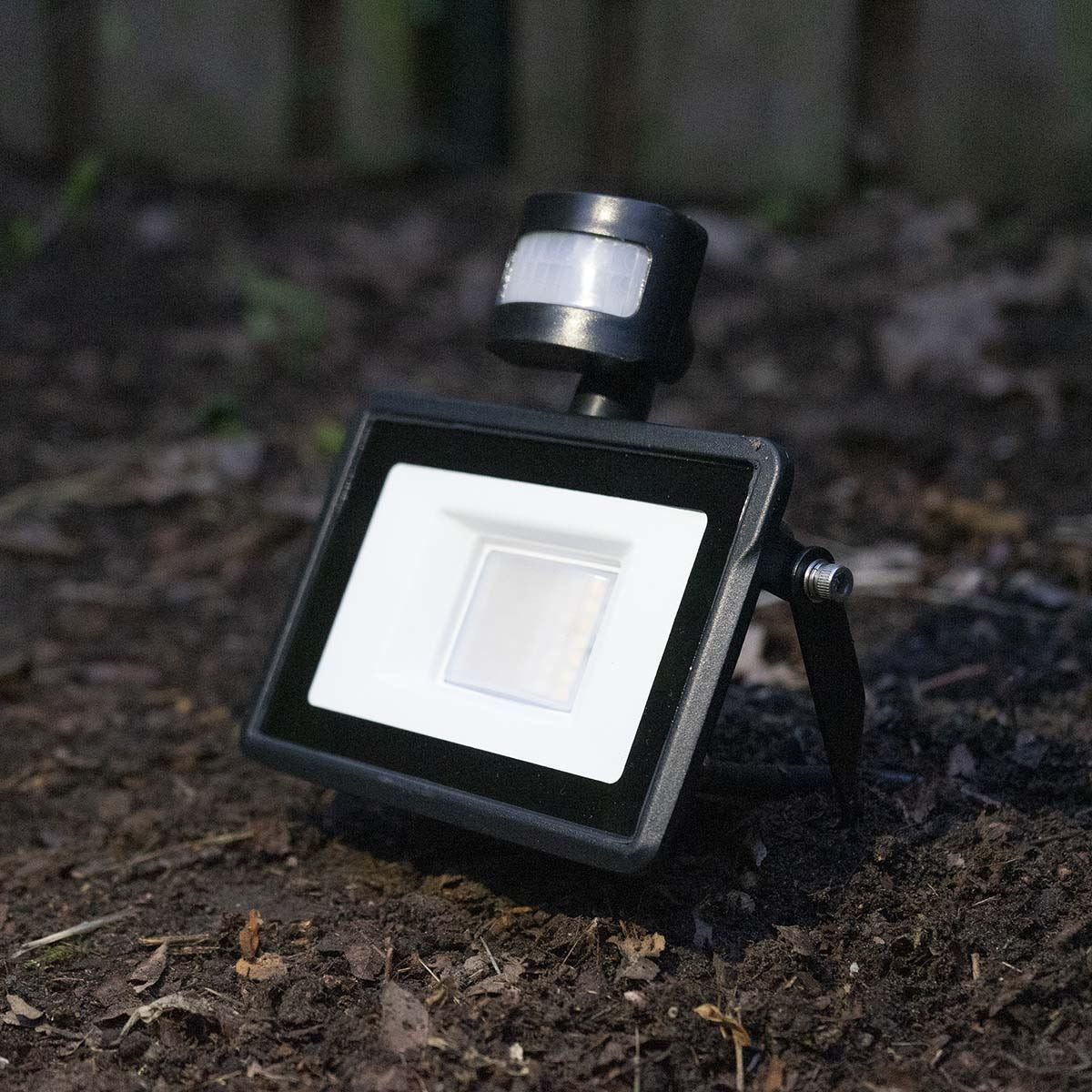 Nedis Smartlife LED Security Floodlight 20W White WIFI APP Alexa Google Outdoor with PIR Motion Sensor