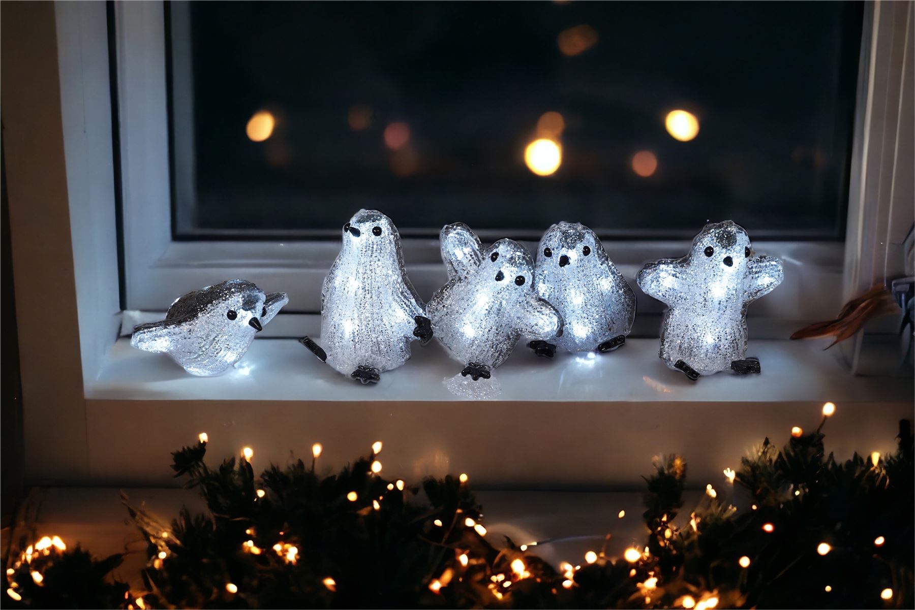 Set of 5 Acrylic Outdoor/Indoor Christmas Penguins Battery Operated with 8 LED Light's Per Birds and On/Off Timer