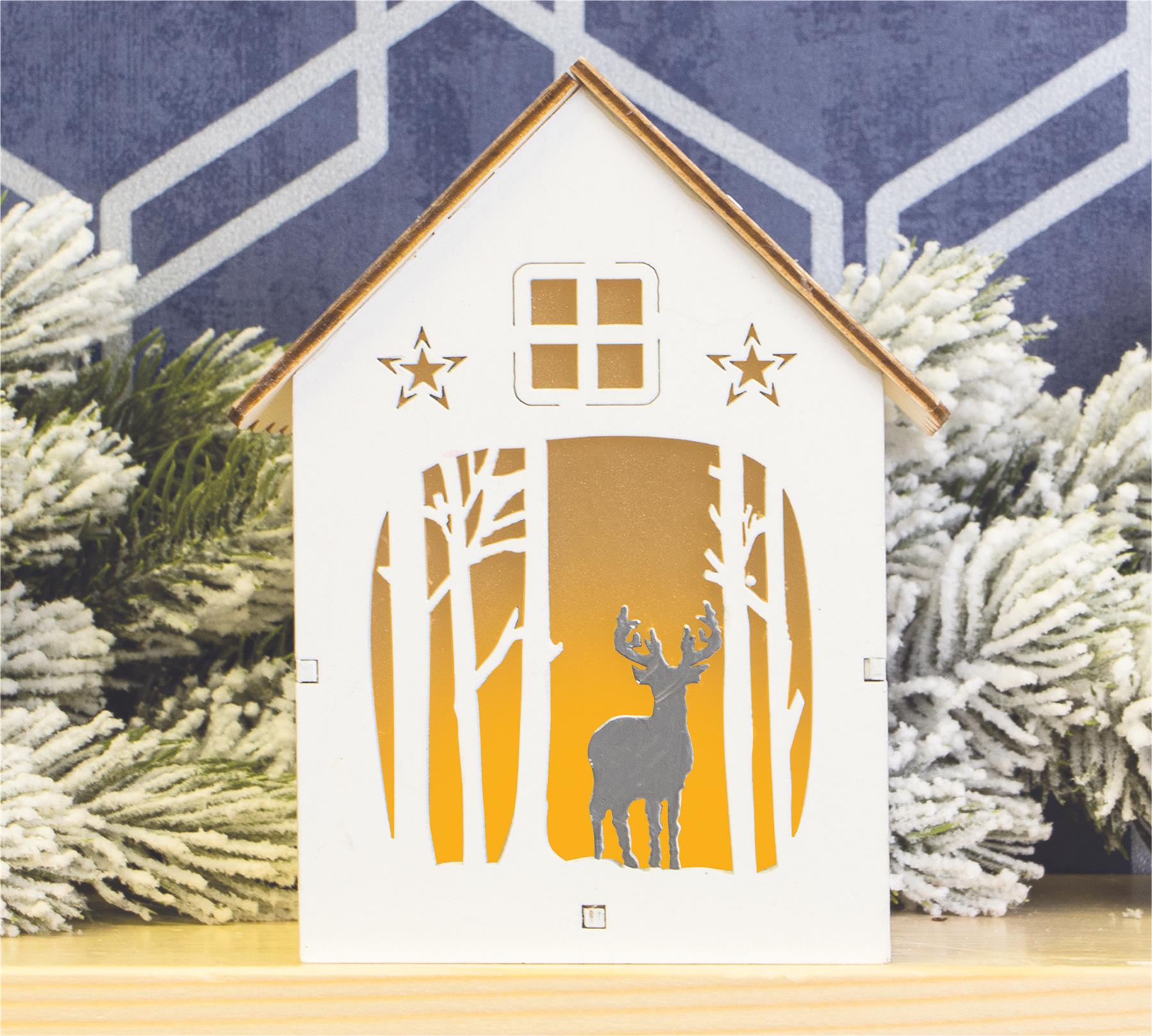 Christmas Wooden Light Up LED Festive Woodland Reindeer House Scene Decoration Battery Powered
