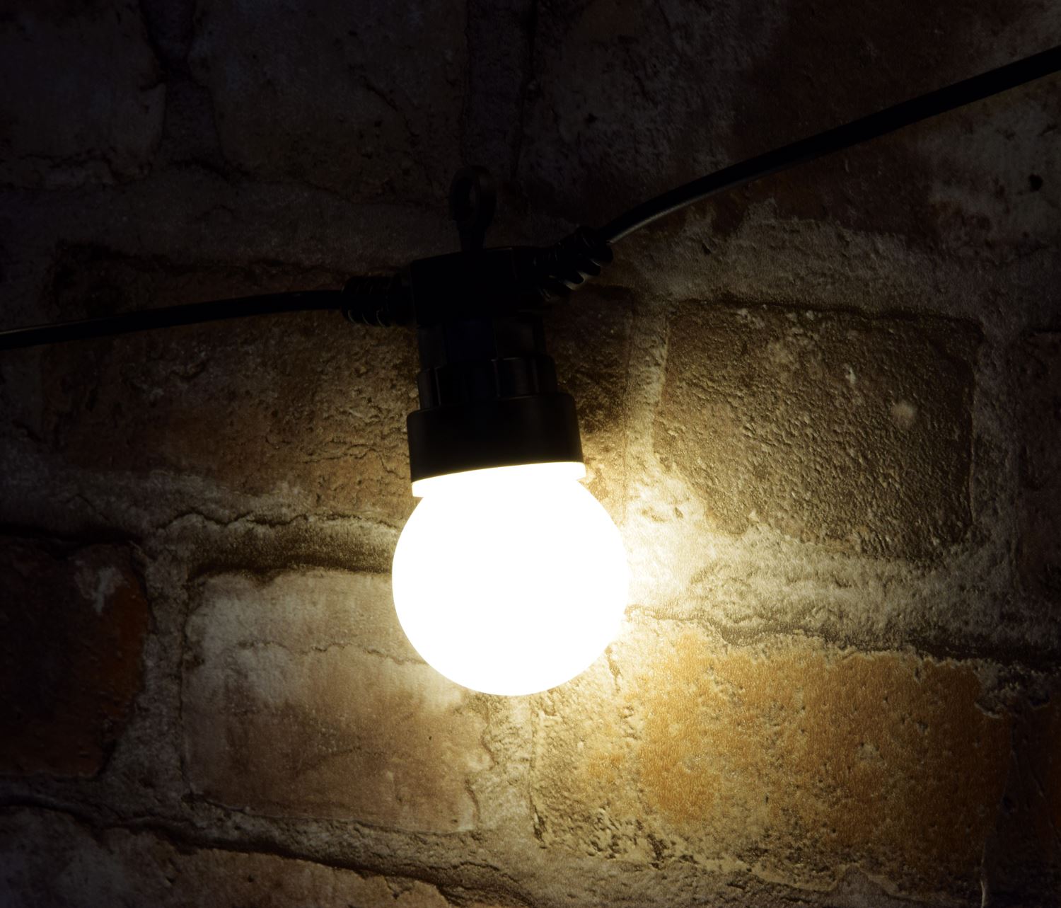 Lyyt 10m Indoor Outdoor LED String Festoon Lights, IP44 10 LED Bauble Bulb Patio Garden - Warm White