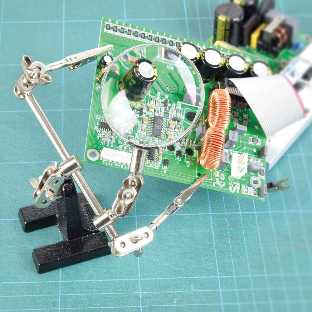 Duratool Third Hand with Magnifier, Helping Hand Tool with Adjustable Joints, 2 x Crocodile Clips, and 60mm Magnifying Glass Lens for Solde...