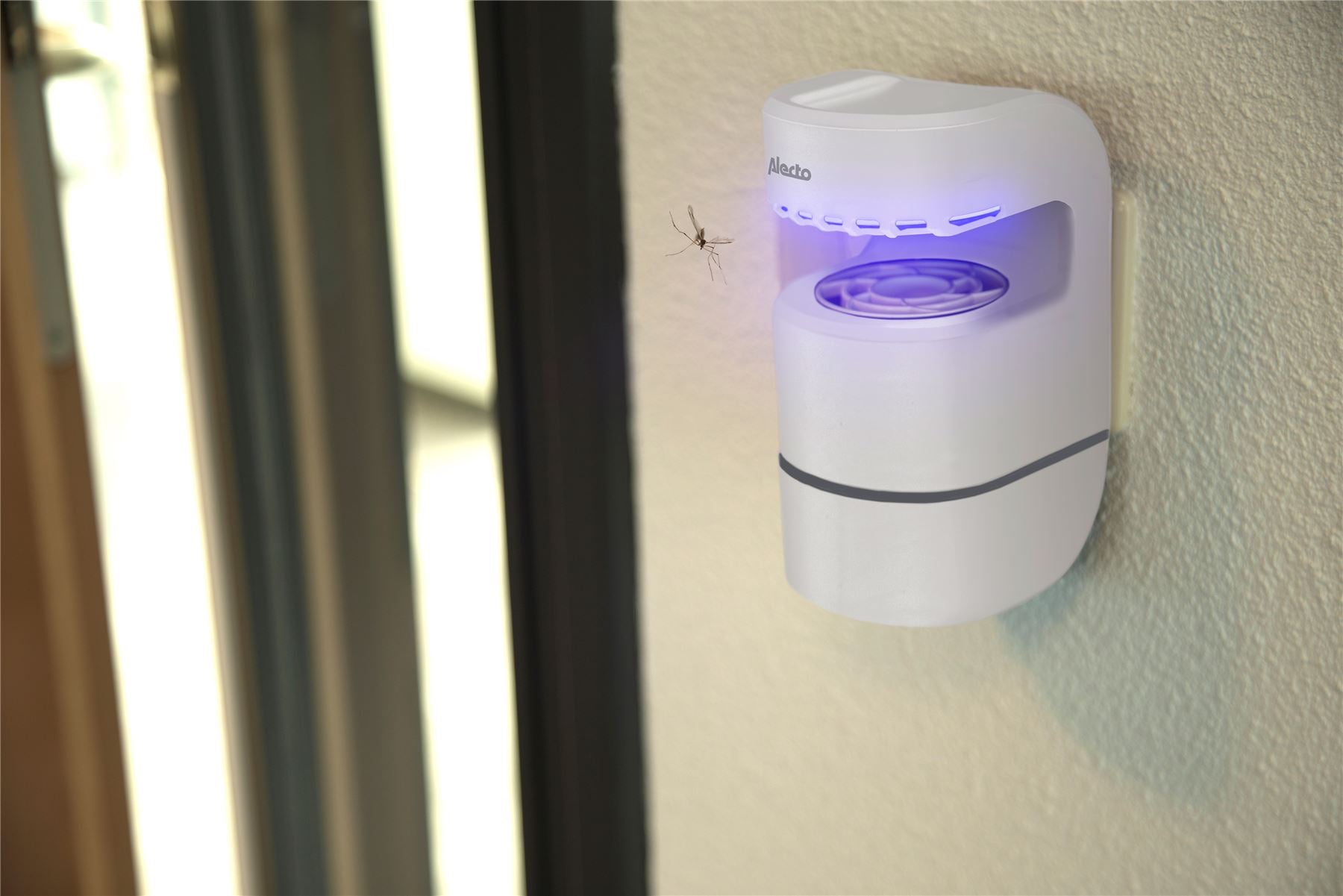 Alecto EU Travel Insect Friendly Catching Lamp Effective against mosquitoes, flies, and other flying insects | Plug and Play | for EU Travel Use only