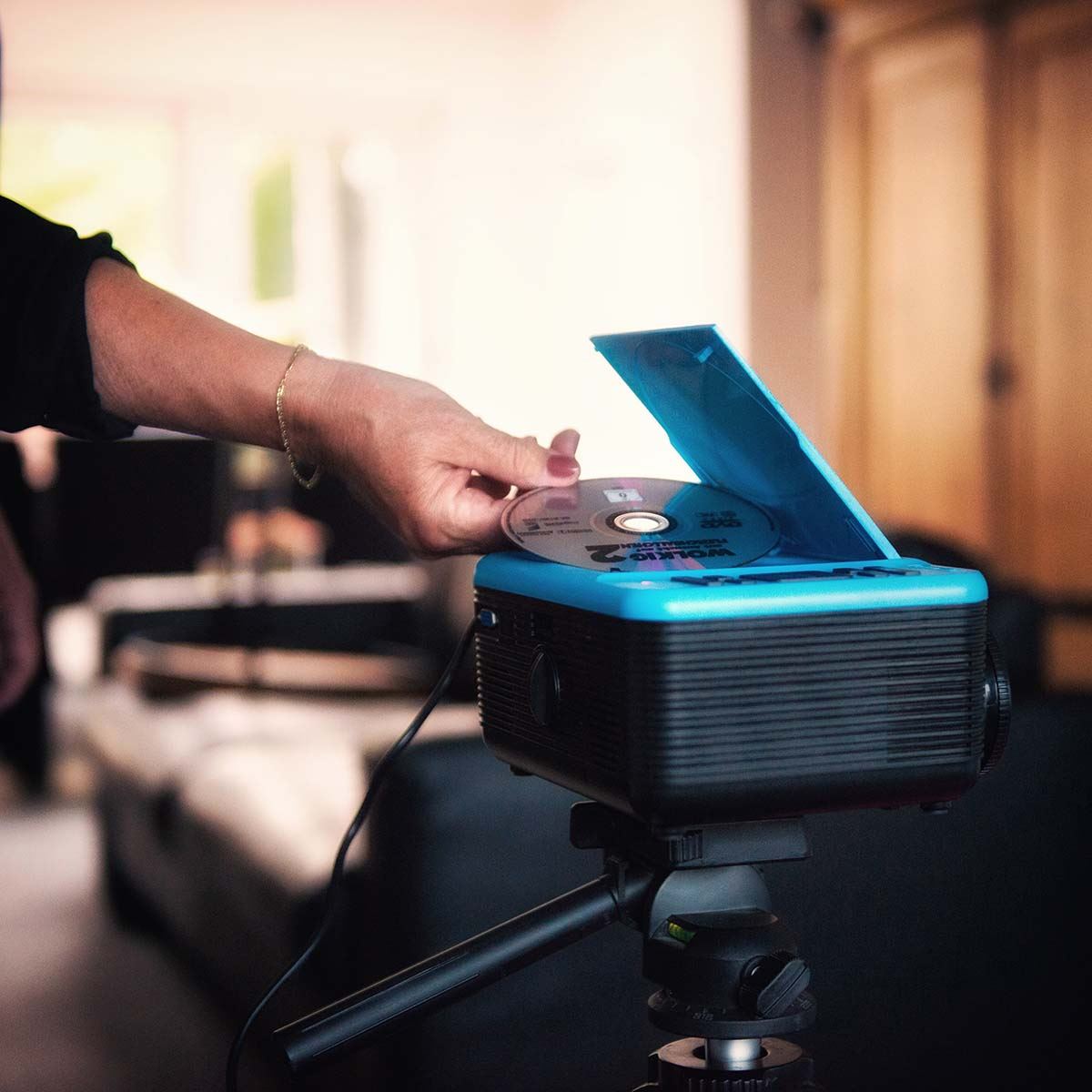 Lenco LCD Projector, DVD Player & Bluetooth® with high resolution, supports Full HD 1080P content Blue