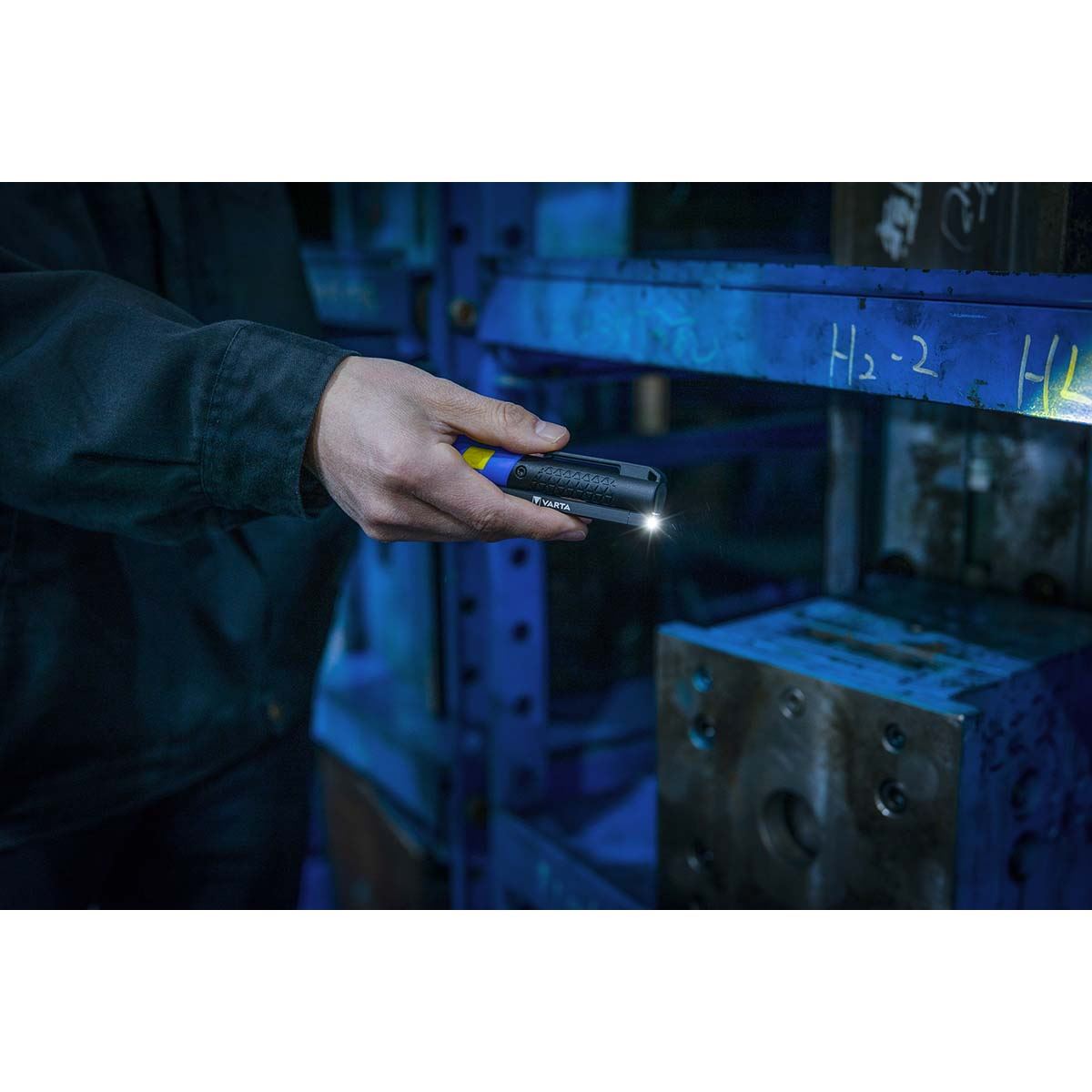 Varta Work Flex® Multifunction Work Light / Torch F20R Rechargeable