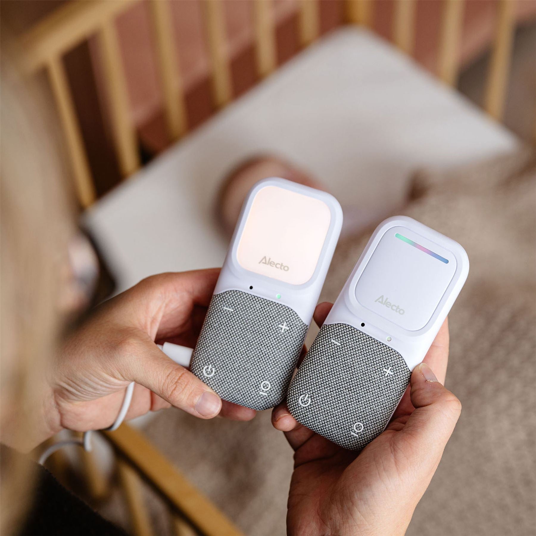Alecto DBX135 Digital Audio Baby Monitor, Parent Unit with Rechargeable Battery, Night Light, Long Range, Digital Transmission, Crystal-Clear Sound, Plug & Play, Sound Indicator & Alerts
